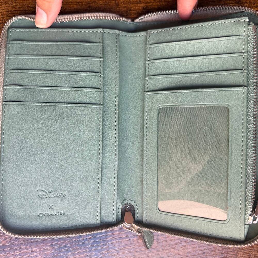 Coach x Disney Princess Tiana Wallet, Limited Edition - Picture 5 of 9